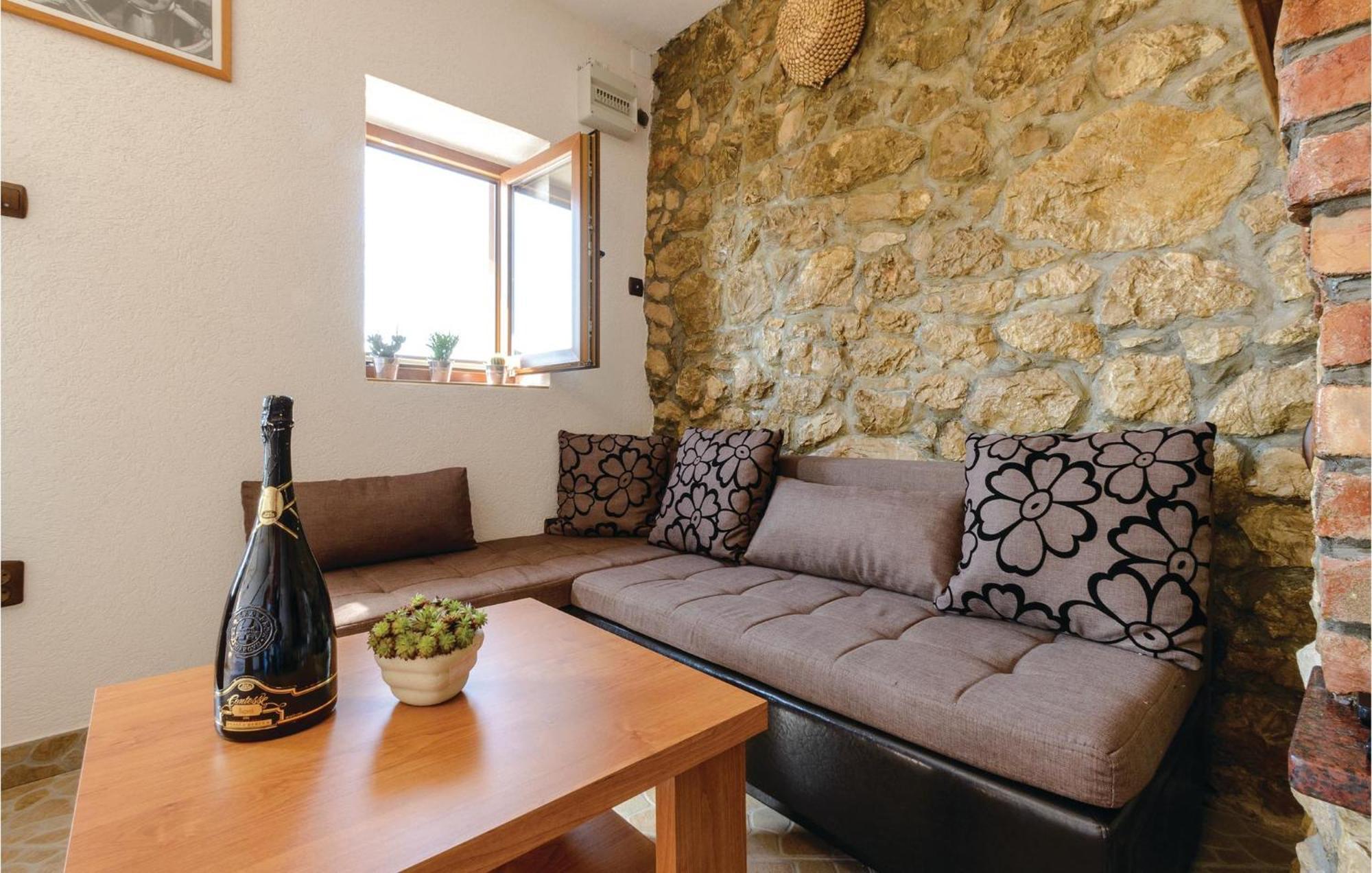 1 Bedroom Gorgeous Home In Slivno 克勒克 外观 照片